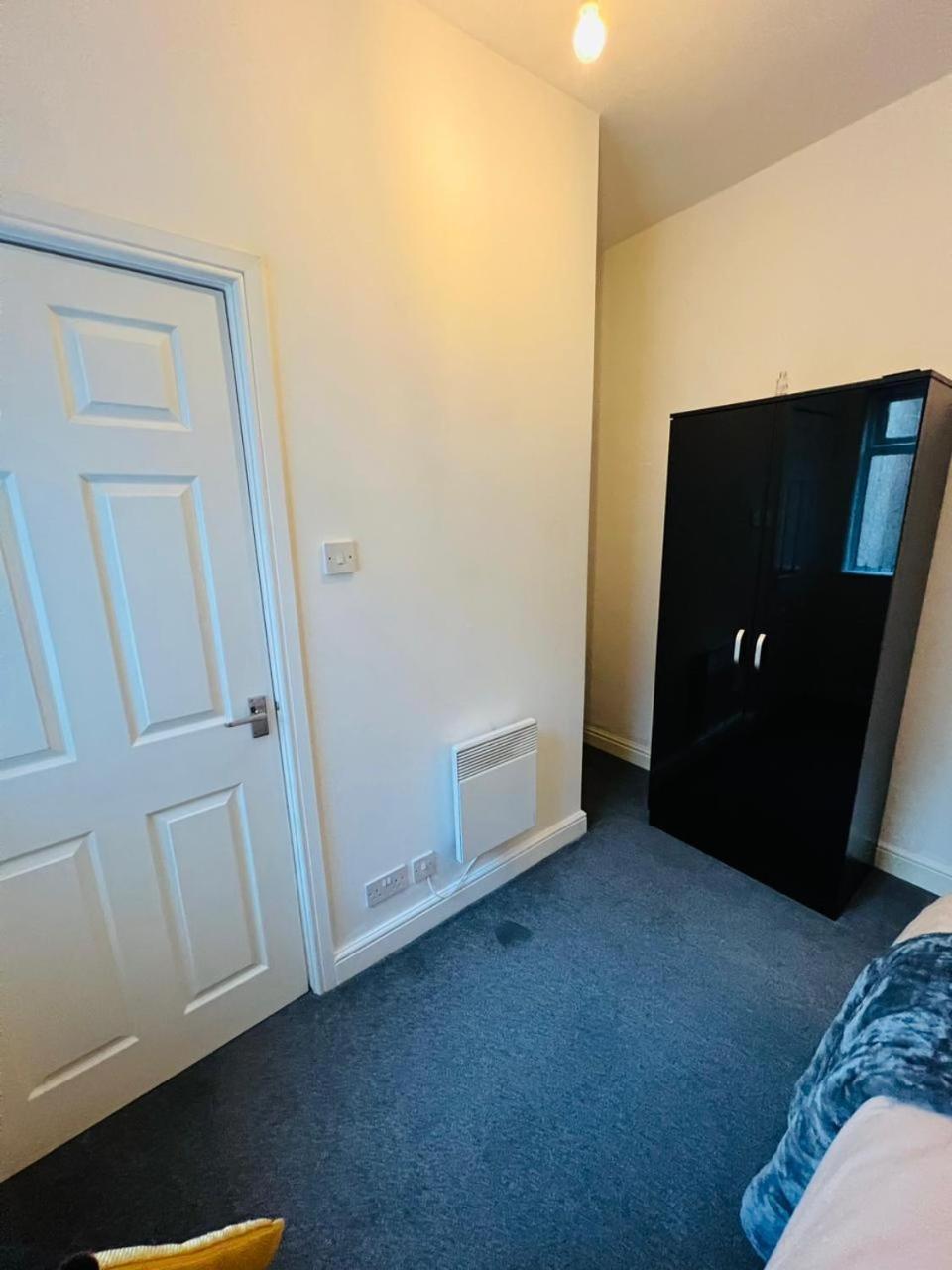Luxury Double & Single Rooms With En-Suite Private Bathroom In City Centre Stoke On Trent Esterno foto